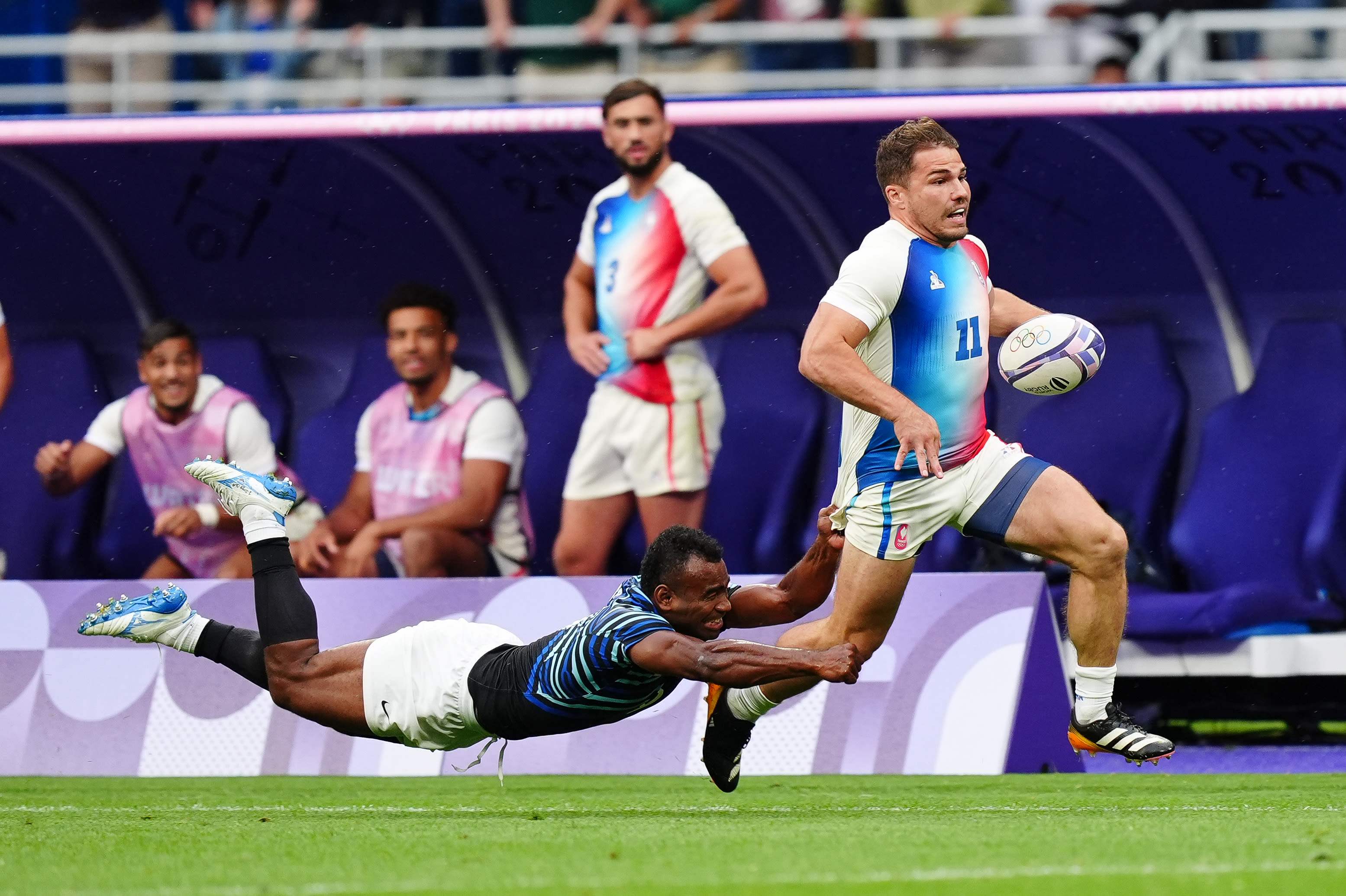 France wins its first gold of Paris Olympics, topping Fiji in Rugby Sevens