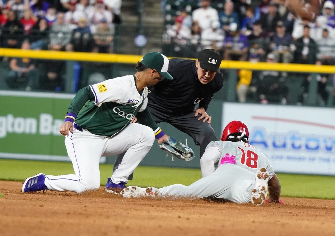 Deadspin | Phillies score 6 runs in 9th to rally past Rockies