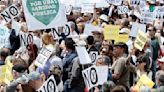 Una nueva protesta sanitaria recorre Madrid contra la gestión de Ayuso: "Sanidad de calidad, eso sí es libertad"