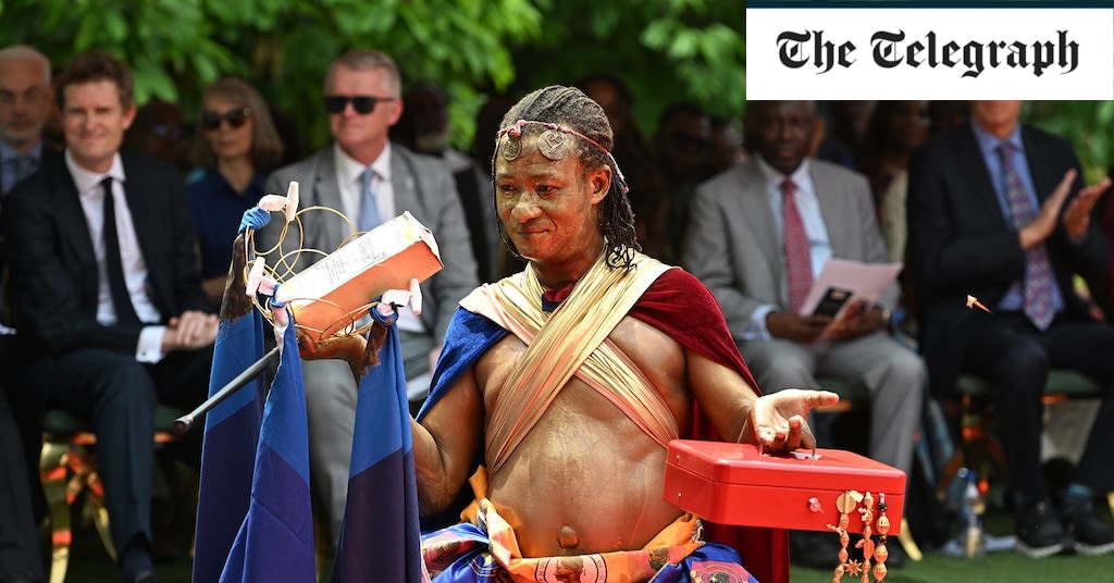 Tristram Hunt bowed before Ghanaian king before handing back ‘looted’ gold