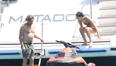 En fotos: de las accidentadas vacaciones de Leonardo DiCaprio con su novia al llanto desconsolado de Suri Cruise