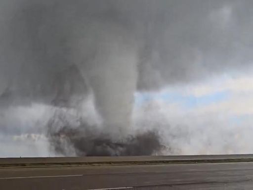 Impactantes imágenes del tornado que ha arrasado varias zonas de Nebraska, Estados Unidos