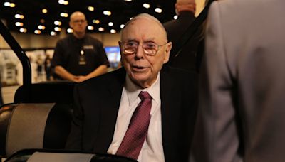 Berkshire shareholders remember Charlie Munger—3 lessons that will make you a better investor