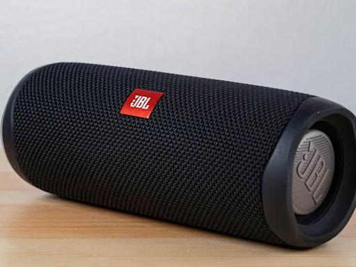 Sorpresa por los precios en Chile: cuánto sale el parlante portátil más popular de JBL | Economía