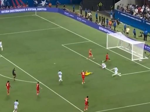 Argentina - Canadá: los goles de Julián Álvarez y Lautaro Martínez y la atajada salvadora de Dibu Martínez