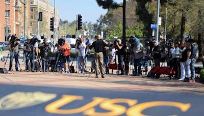 Los Angeles police begin clearing a USC pro-Palestinian encampment