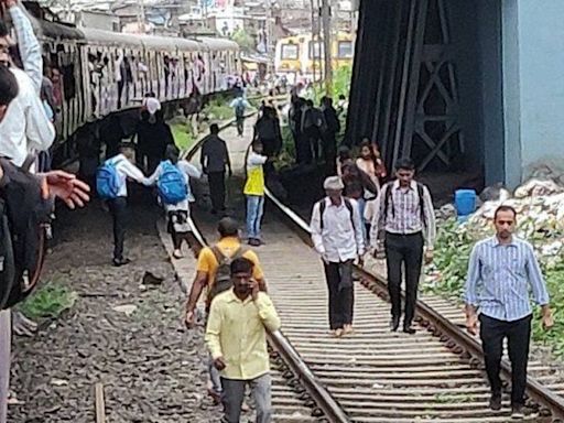 Mumbai Local Trains Hit By Signal Failure, Passengers Walk On Tracks: WATCH