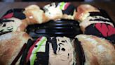 Panaderos mexicanos crean roscas de reyes con la imagen de López Obrador
