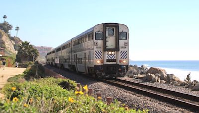 Sand takes increasing role to protect rail line in San Clemente, Calif. - Trains