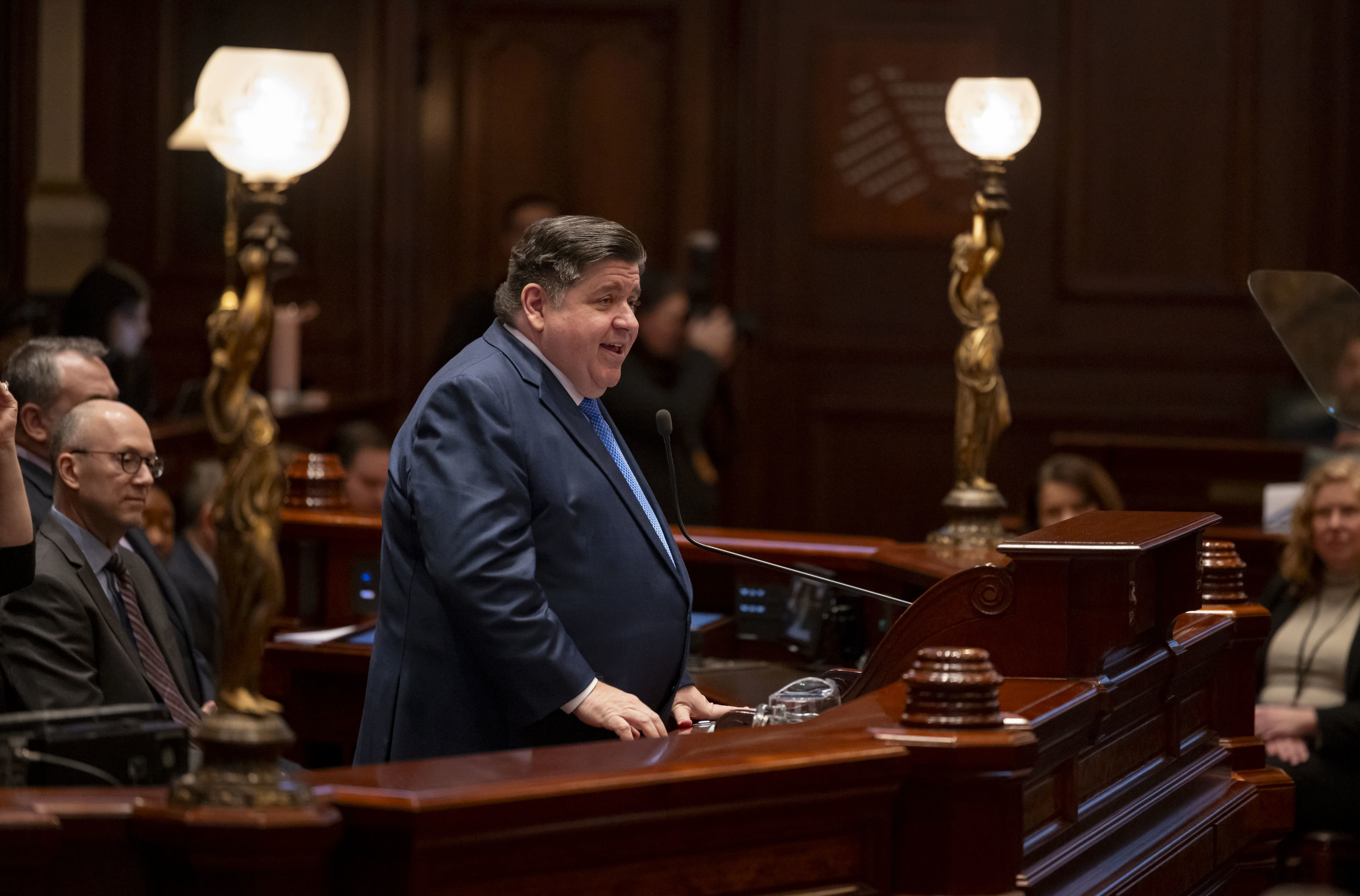 Illinois Senate Democrats back state budget with $750 million in tax hikes