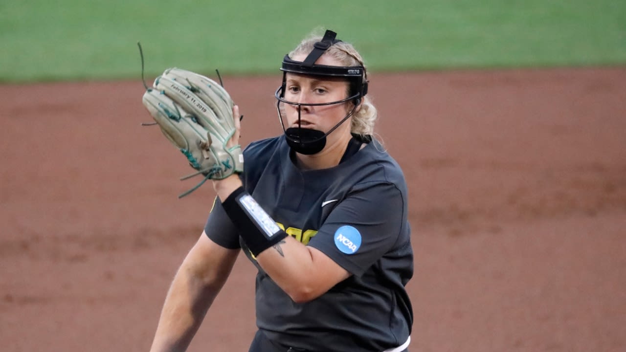 No. 3 seed Oregon softball allows 4 runs in 7th inning meltdown to No. 6 seed Utah in Pac-12 tournament