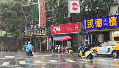 午後迎豪雨！氣象署：台灣上空「閃電密集」 艾維尼升級中度颱風