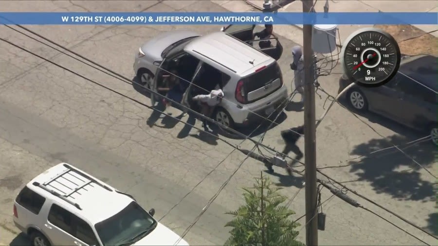 5 hop out of suspected stolen vehicle during pursuit in L.A. County