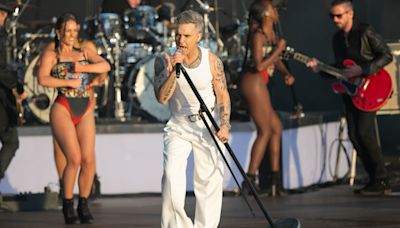 Robbie Williams joined by Danny Dyer, Gaz Coombes and brass band during Glastonbury tribute at Hyde Park gig