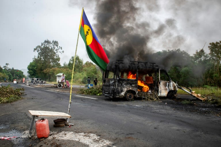 New Caledonia separatists defy French efforts to unblock roads