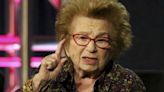 La Dra. Ruth Westheimer, pionera de la terapia sexual en EEUU, muere a los 96 años