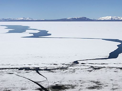 Yellowstone Lake's weird resistance to climate change could be about to crack