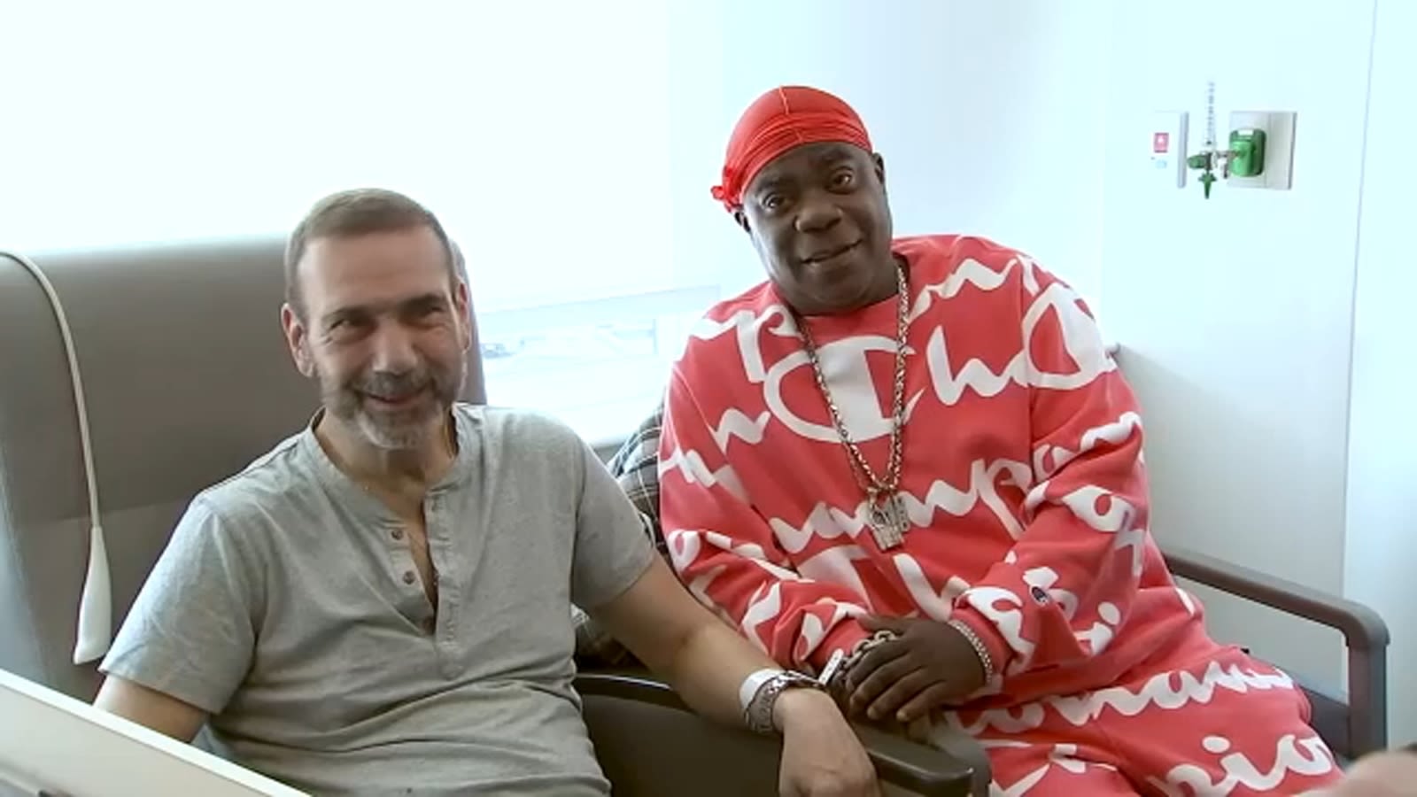 Comedian Tracy Morgan pays special visit to cancer patient at Staten Island hospital