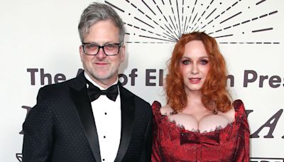 Christina Hendricks se casó otra vez, lució un vestido de ensueño y su mejor amiga ofició su boda