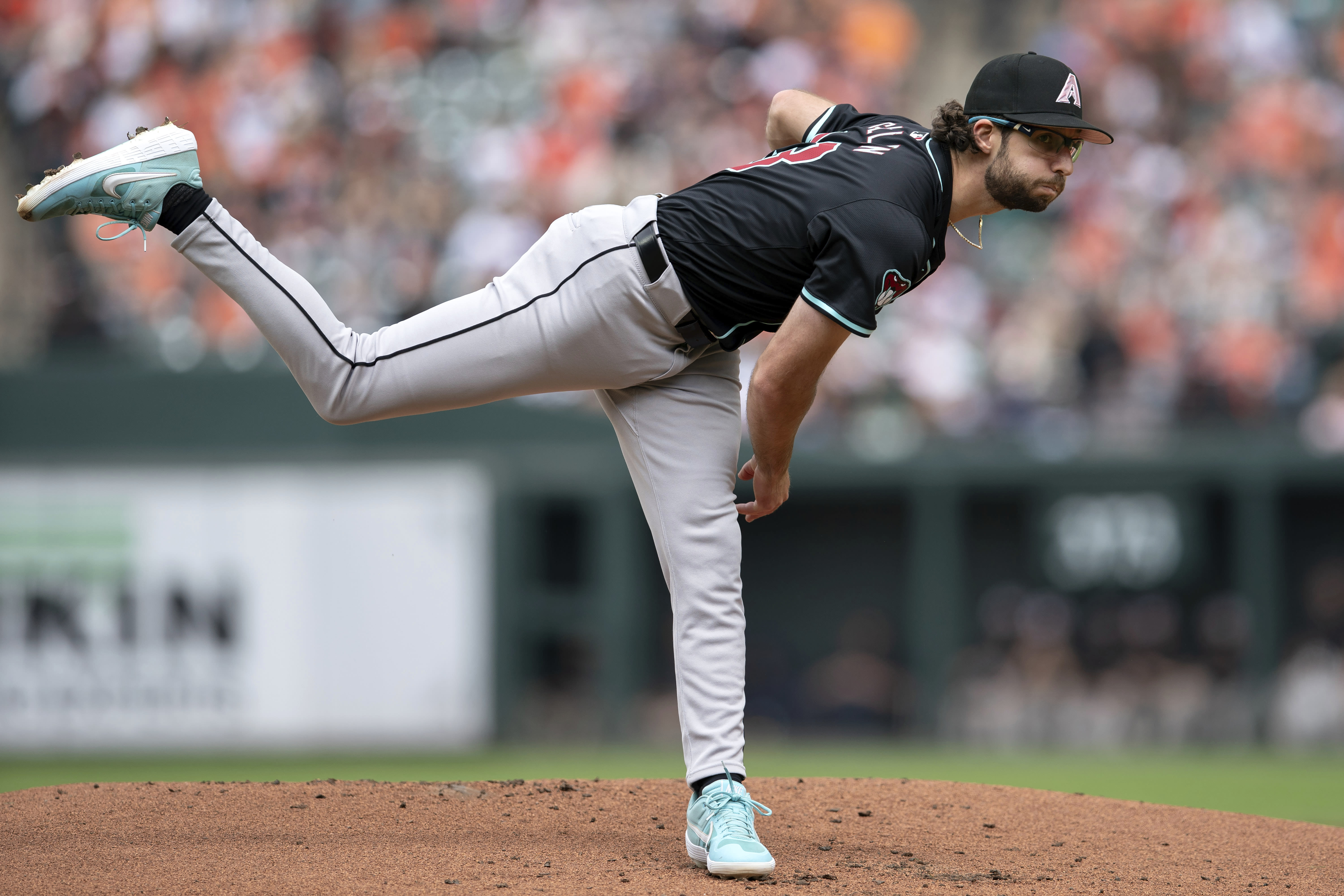 Schneider and Gausman lead the Blue Jays past the sliding White Sox 7-2