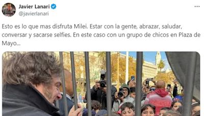 Javier Milei y sus ministros salieron al balcón de la Casa Rosada y sorprendieron a estudiantes que estaban en la Plaza de Mayo