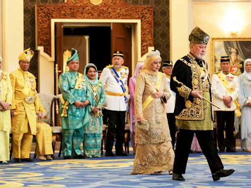El sultán Ibrahim Iskandar asciende al trono como el decimoséptimo rey de Malasia