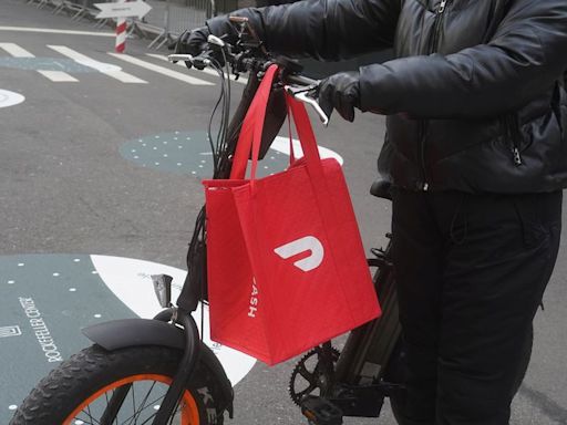 Exclusive-Doordash held talks with UK's Deliveroo on takeover, sources say