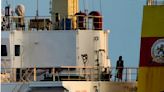 Marina india toma control de buque secuestrado por piratas somalíes
