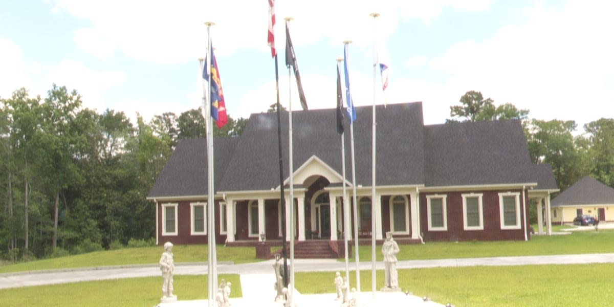 ‘I believe in God and country’: Veteran pays tribute to military with decorated front yard memorial