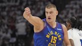 Jokic hace una autoritaria declaración de MVP y los Nuggets igualan la serie