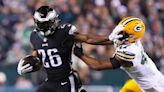 Eagles pour it on, improve to 10-1 against reeling Packers who lost Aaron Rodgers