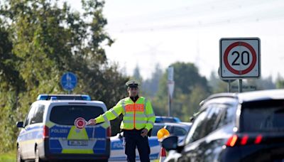 Alemania tensa política migratoria de la UE tras inicio de duros controles en sus fronteras - La Tercera