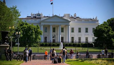 Car crash into White House security barrier leaves one dead