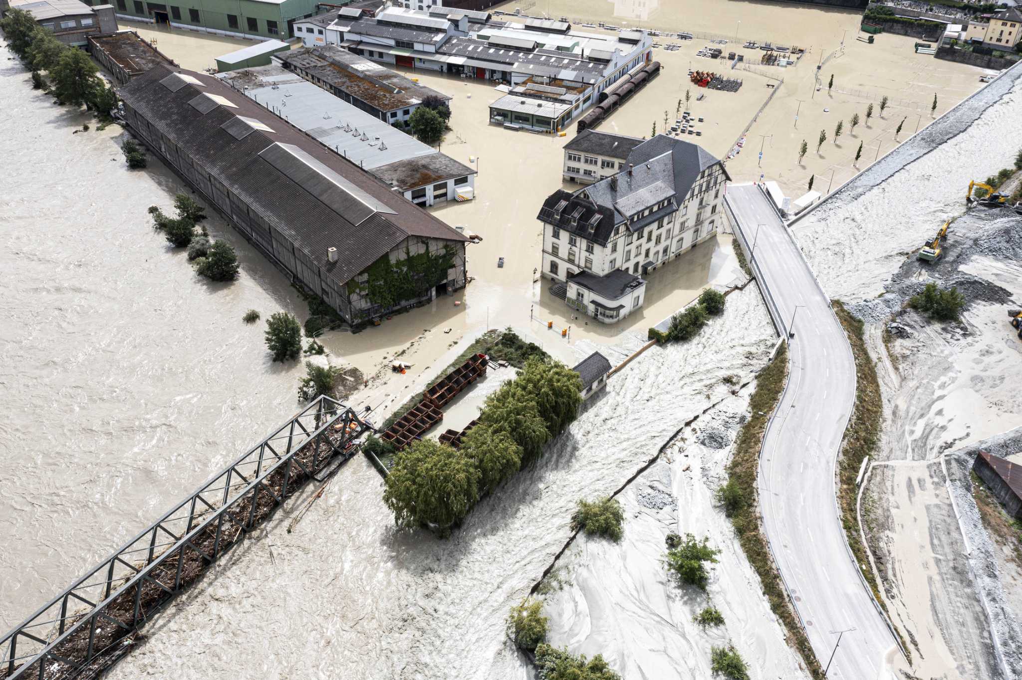 Storms in Switzerland and Italy cause flooding and landslides, leaving at least 4 people dead