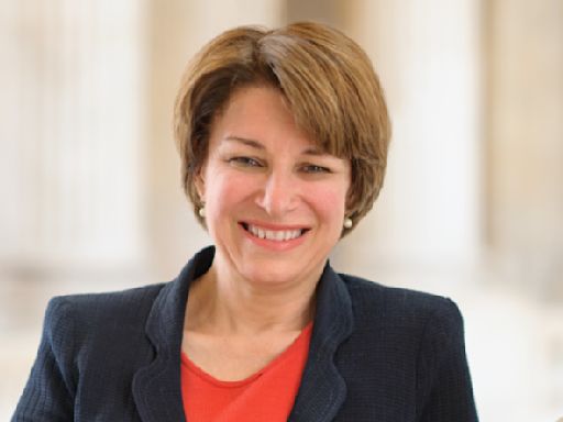 Klobuchar Decries ‘Decaying Democracy’ Impact of Local News Declines at Event