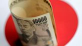 Yen hits 4-week low, dollar up ahead of key inflation data