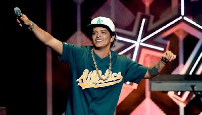 Bruno Mars anuncia show em 17 de outubro em Brasília