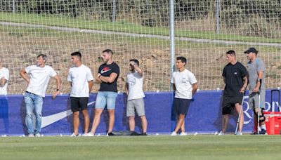 Torres y su ‘fichaje’ Leo Franco visitan al primer equipo