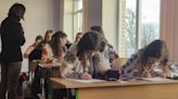 Los escolares ucranianos entran en la navidad tras su semestre más difícil