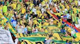 Hinchas del Bucaramanga se perderán las finales del fútbol colombiano: se agarraron a golpes en plena avenida