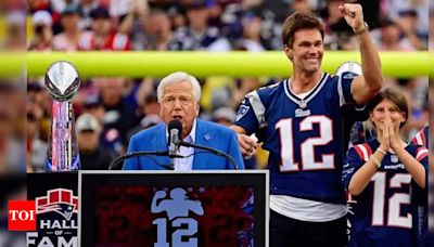 Robert Kraft acquires signed Tom Brady rookie card for a whopping $120,000 at auction - Times of India