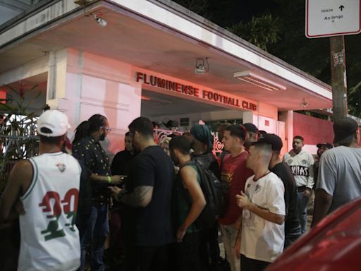 Grupo de torcedores do Fluminense invade sede das Laranjeiras