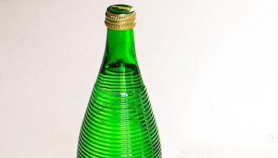 法國沛綠雅氣泡水疑遭「糞便」細菌污染 緊急銷毀200萬瓶