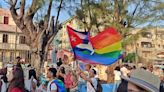 La comunidad LGBTIQ pro gobierno desfila contra la homofobia y la transfobia en Cuba