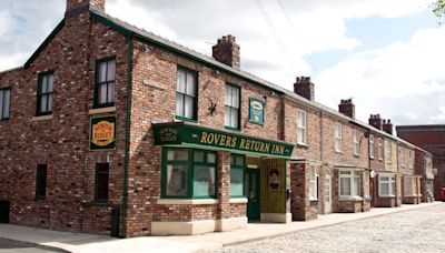 Coronation Street fans spot massive soap blunder - asking 'who's in charge?'