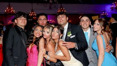 Prom 2024: Hundreds of Staten Island students party at prom; browse 430 photos from the latest events