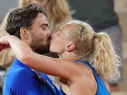 Olympic champions share kiss after clinching gold despite break-up