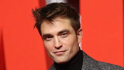 A atriz que classificou experiência de beijar Robert Pattinson em filmagem como desagradável: 'Ele estava com o nariz escorrendo'