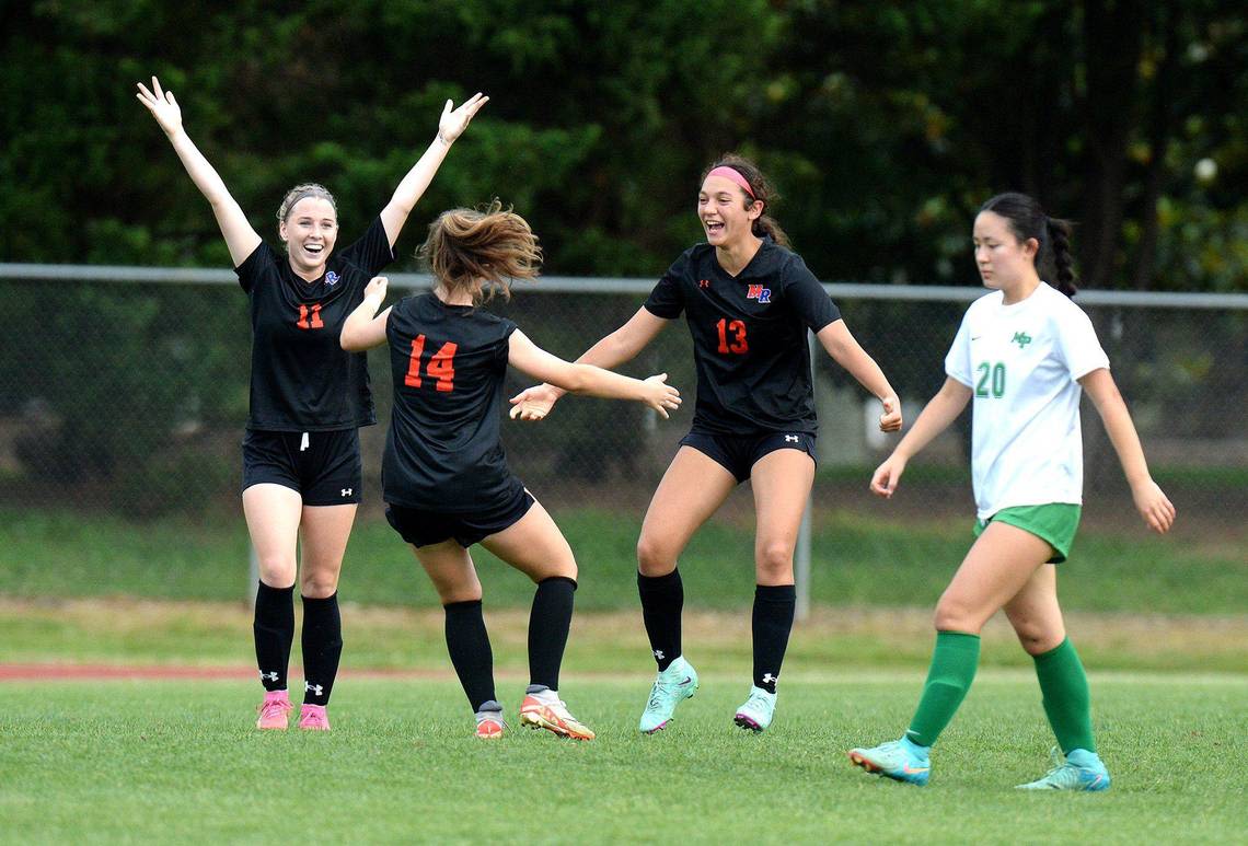 Marvin Ridge soccer is heading to the regionals. Mavericks dominate Myers Park at home
