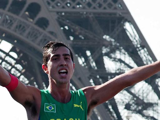 Brasileño Caio Bonfim celebra su medalla: ‘vencí a los prejuicios’